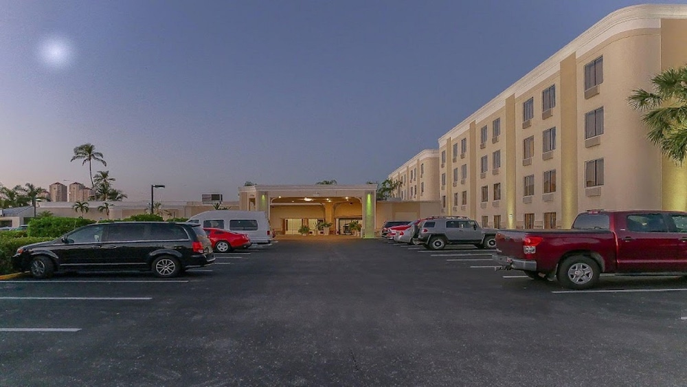 Holiday Inn Fort Myers - Downtown Area by IHG — Hotel building in Fort Myers, Florida