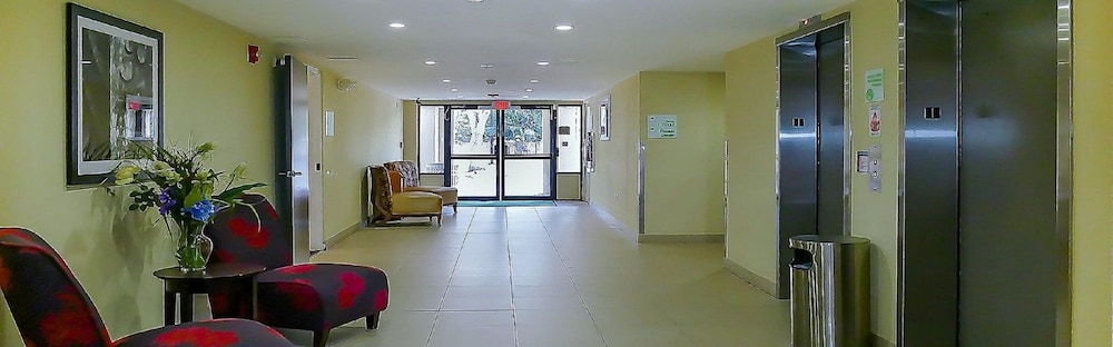 Holiday Inn Fort Myers - Downtown Area by IHG — Hotel building in Fort Myers, Florida