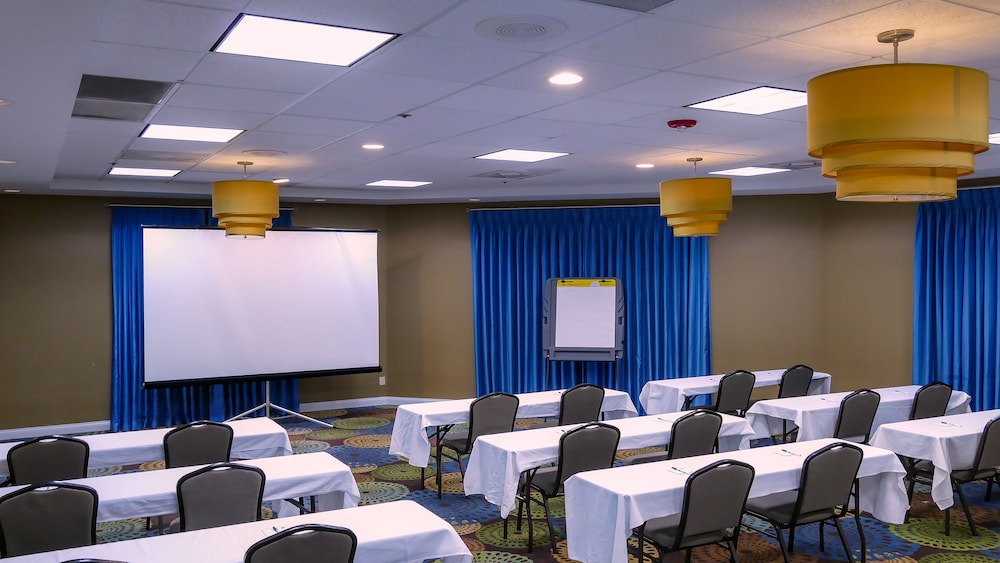 Holiday Inn Fort Myers - Downtown Area by IHG — Hotel building in Fort Myers, Florida