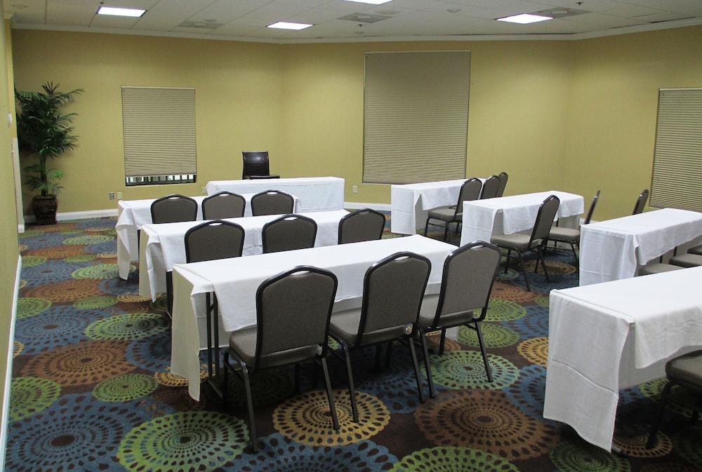 Holiday Inn Fort Myers - Downtown Area by IHG — Hotel building in Fort Myers, Florida