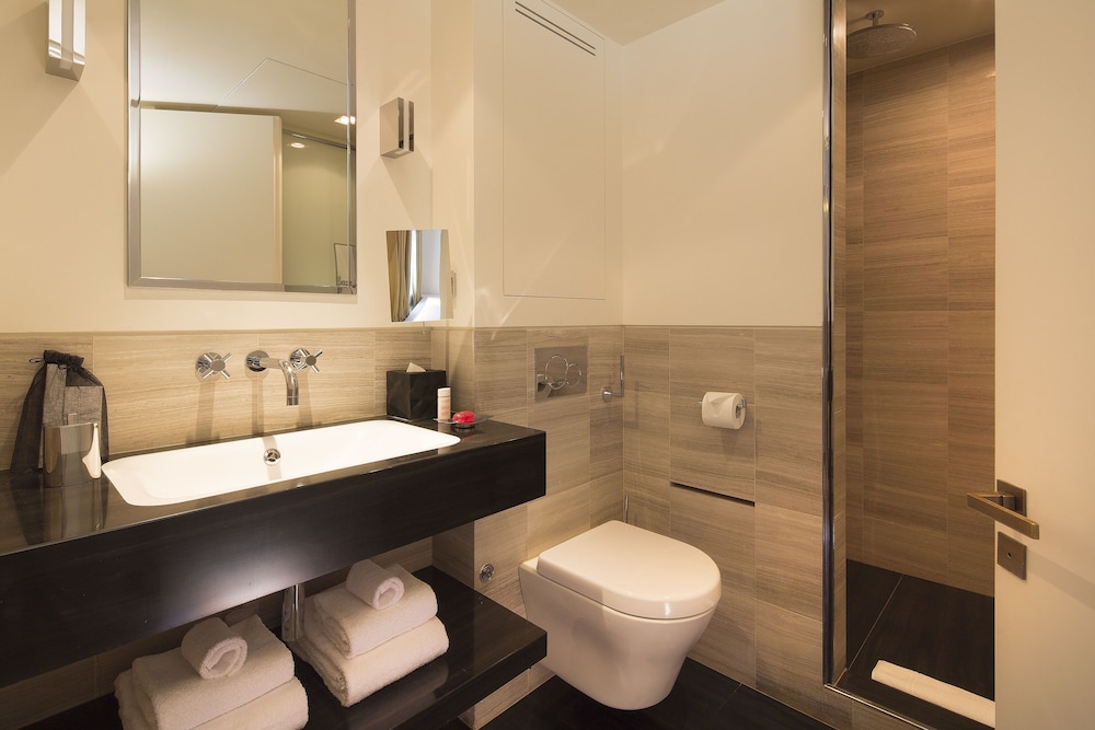 Hotel Marignan Champs - Elysées — Hotel rooms in Paris, Ile-de-France