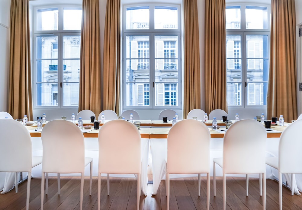 Hotel Marignan Champs - Elysées — Restaurant & bars in Paris, Ile-de-France