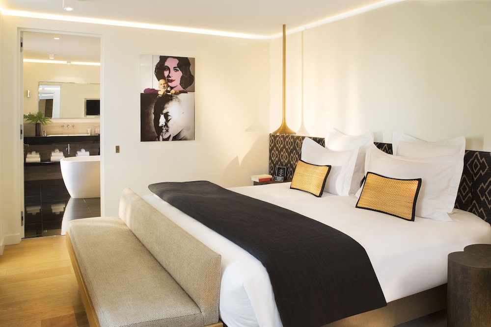 Hotel Marignan Champs - Elysées — Hotel rooms in Paris, Ile-de-France