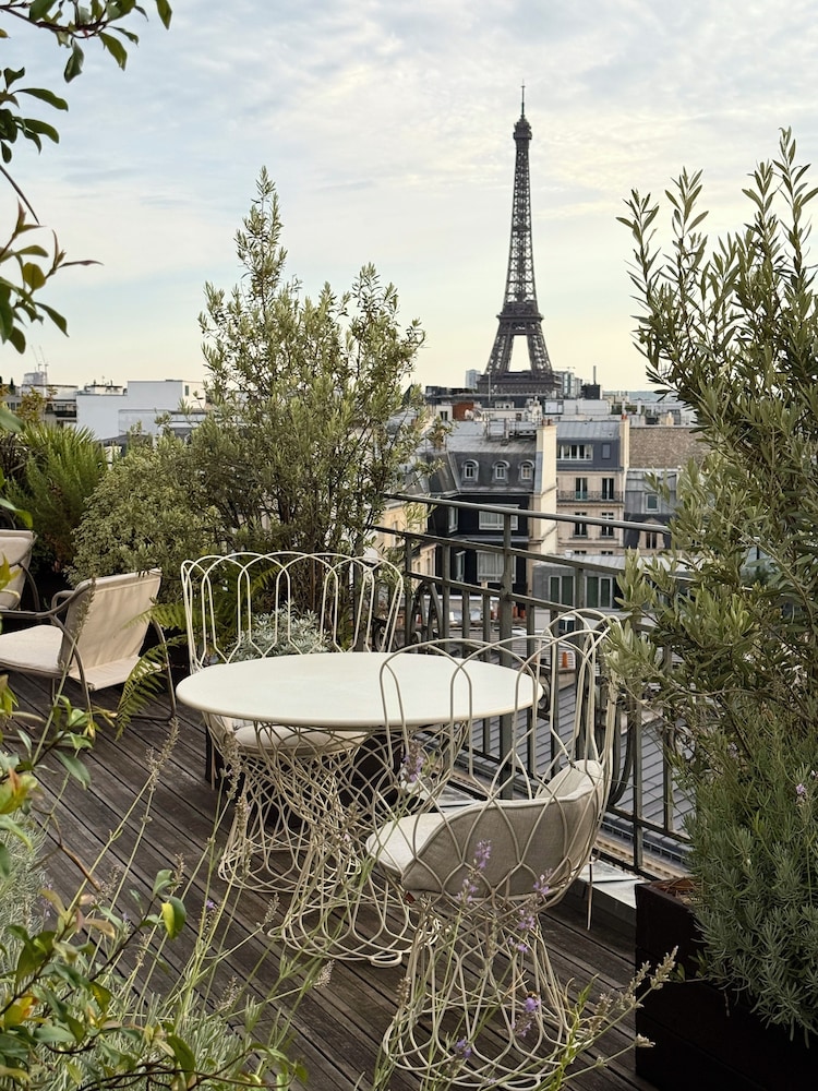 Hotel Marignan Champs - Elysées — Attractions in the area in Paris, Ile-de-France