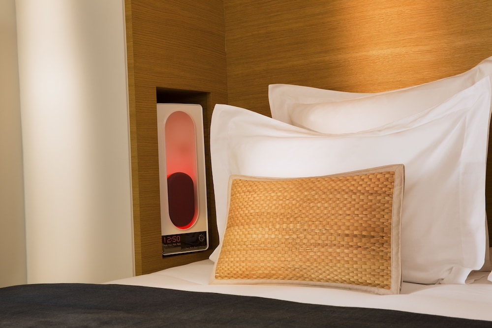 Hotel Marignan Champs - Elysées — Hotel rooms in Paris, Ile-de-France