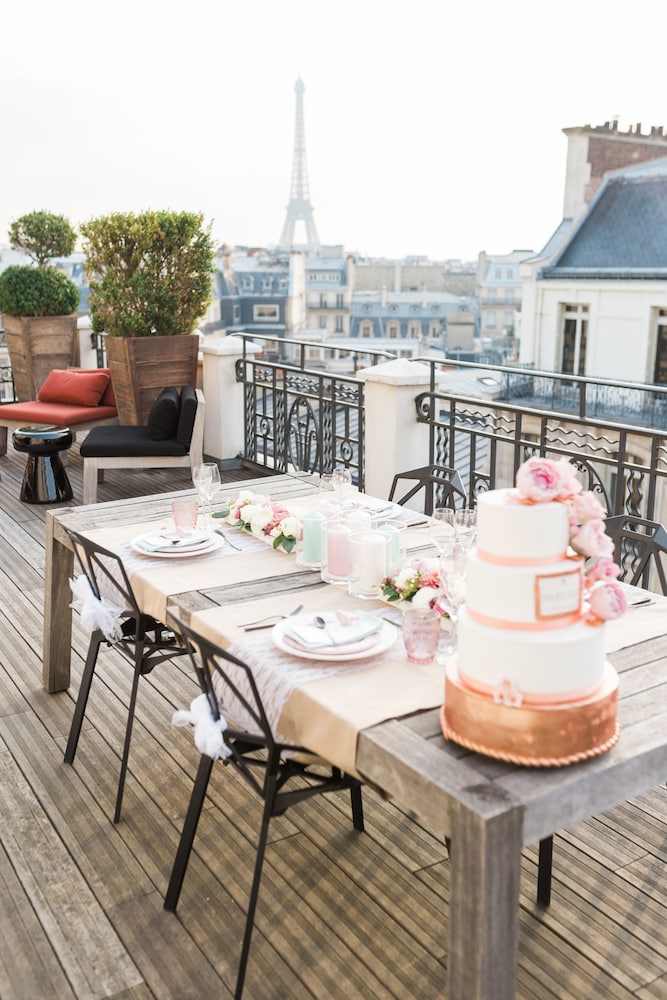 Hotel Marignan Champs - Elysées — Attractions in the area in Paris, Ile-de-France