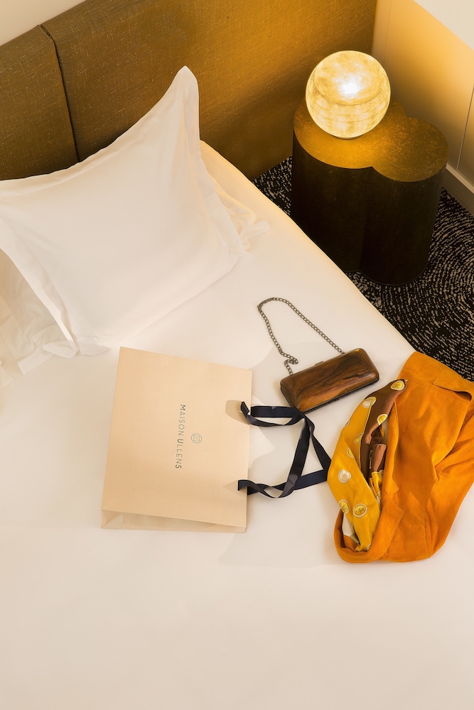 Hotel Marignan Champs - Elysées — Hotel rooms in Paris, Ile-de-France