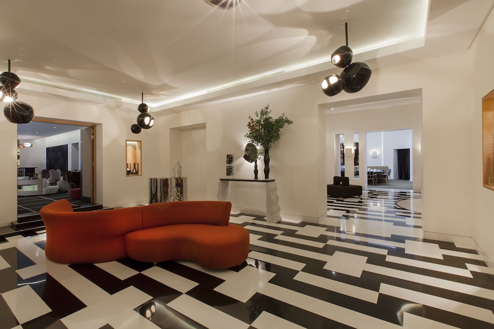 Hotel Marignan Champs - Elysées — Restaurant & bars in Paris, Ile-de-France