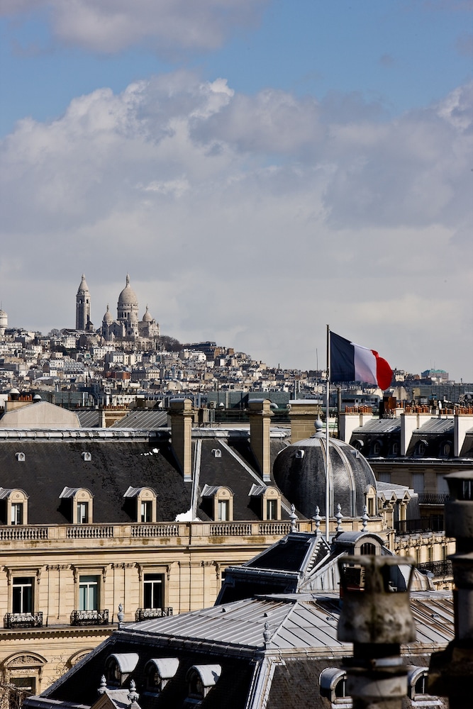 Hotel Marignan Champs - Elysées — Attractions in the area in Paris, Ile-de-France