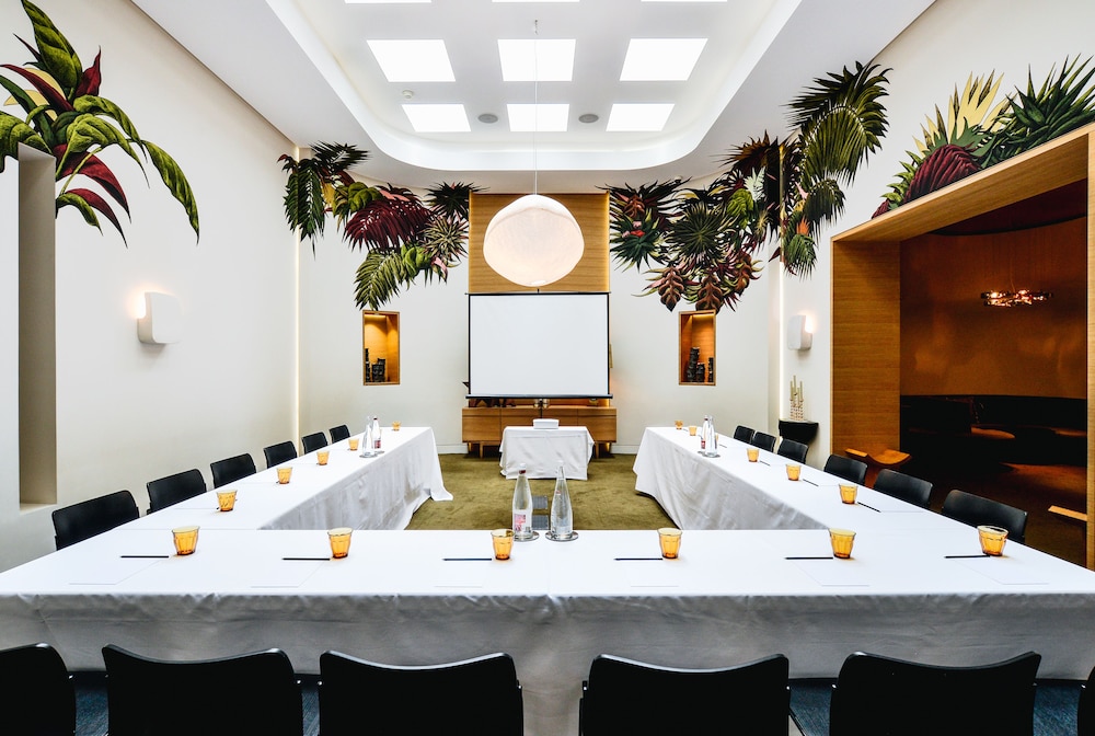 Hotel Marignan Champs - Elysées — Restaurant & bars in Paris, Ile-de-France