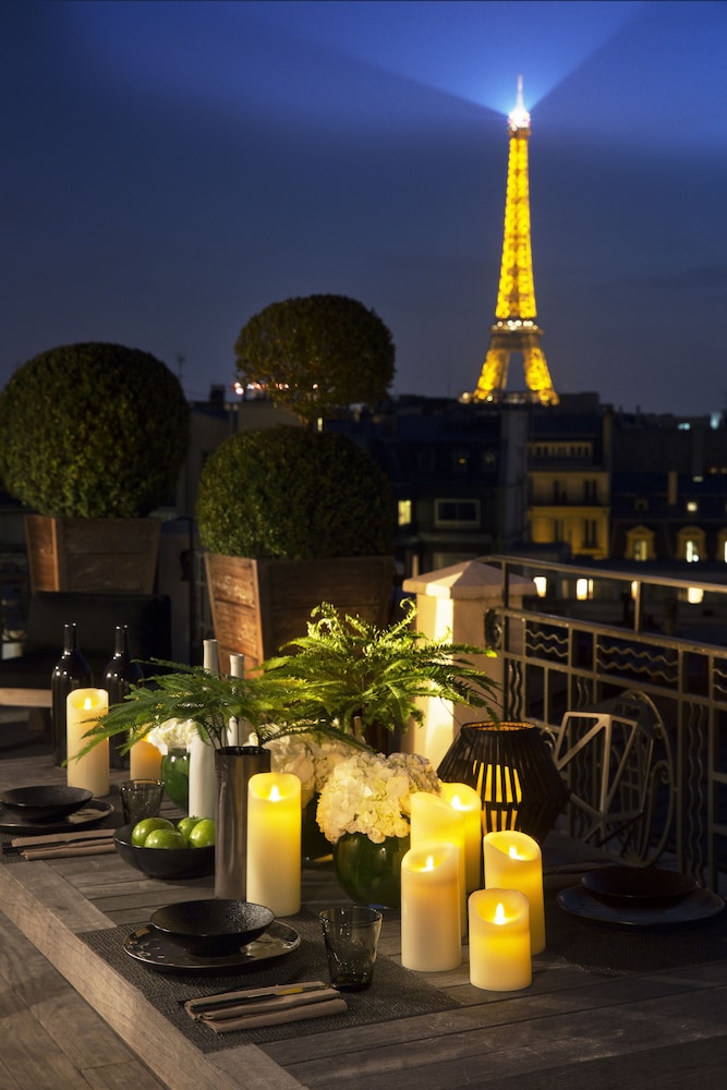 Hotel Marignan Champs - Elysées — Attractions in the area in Paris, Ile-de-France
