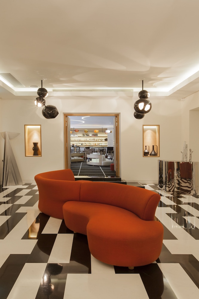 Hotel Marignan Champs - Elysées — Restaurant & bars in Paris, Ile-de-France