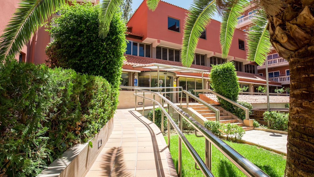 Ona Luna Park — Hotel building in Cala Blava, Balearic Islands