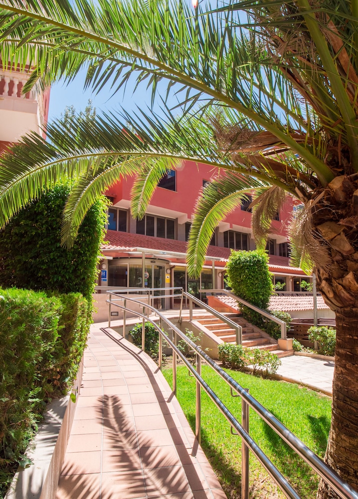 Ona Luna Park — Hotel building in Cala Blava, Balearic Islands