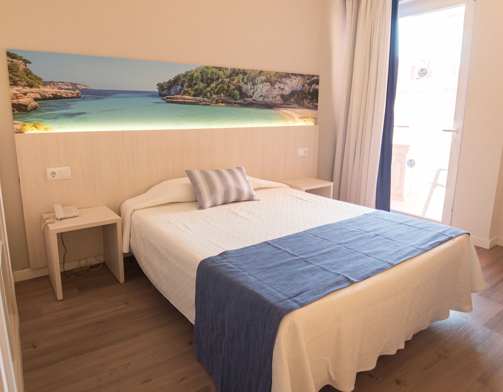 Ona Luna Park — Hotel rooms in Cala Blava, Balearic Islands