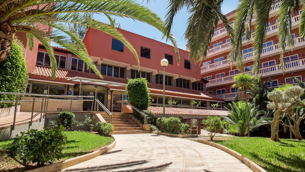 Ona Luna Park — Hotel building in Cala Blava, Balearic Islands