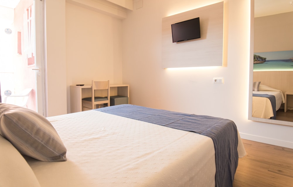 Ona Luna Park — Hotel rooms in Cala Blava, Balearic Islands