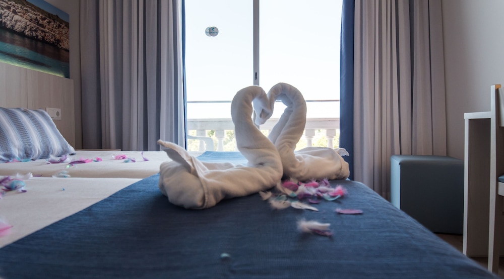 Ona Luna Park — Hotel rooms in Cala Blava, Balearic Islands