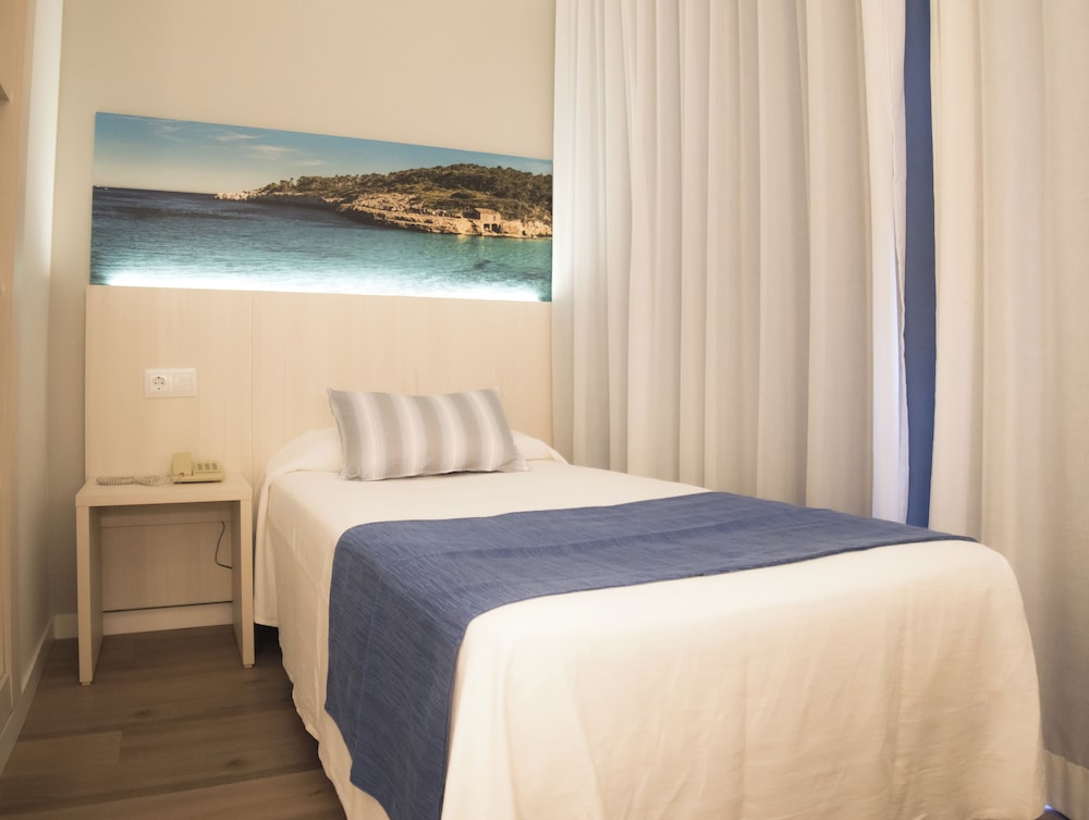 Ona Luna Park — Hotel rooms in Cala Blava, Balearic Islands