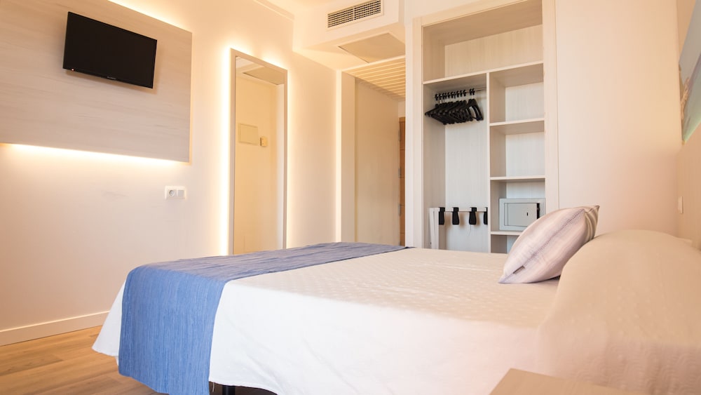 Ona Luna Park — Hotel rooms in Cala Blava, Balearic Islands