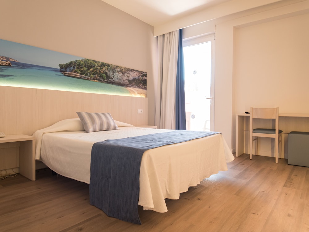 Ona Luna Park — Hotel rooms in Cala Blava, Balearic Islands