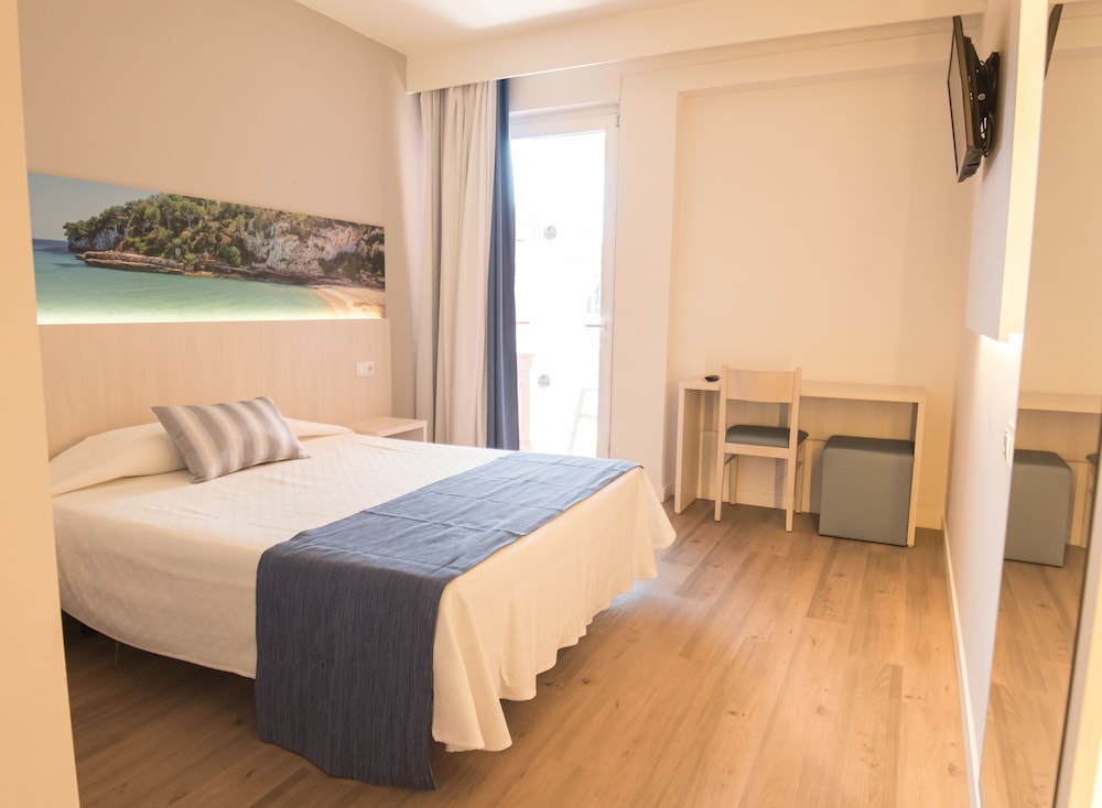 Ona Luna Park — Hotel rooms in Cala Blava, Balearic Islands