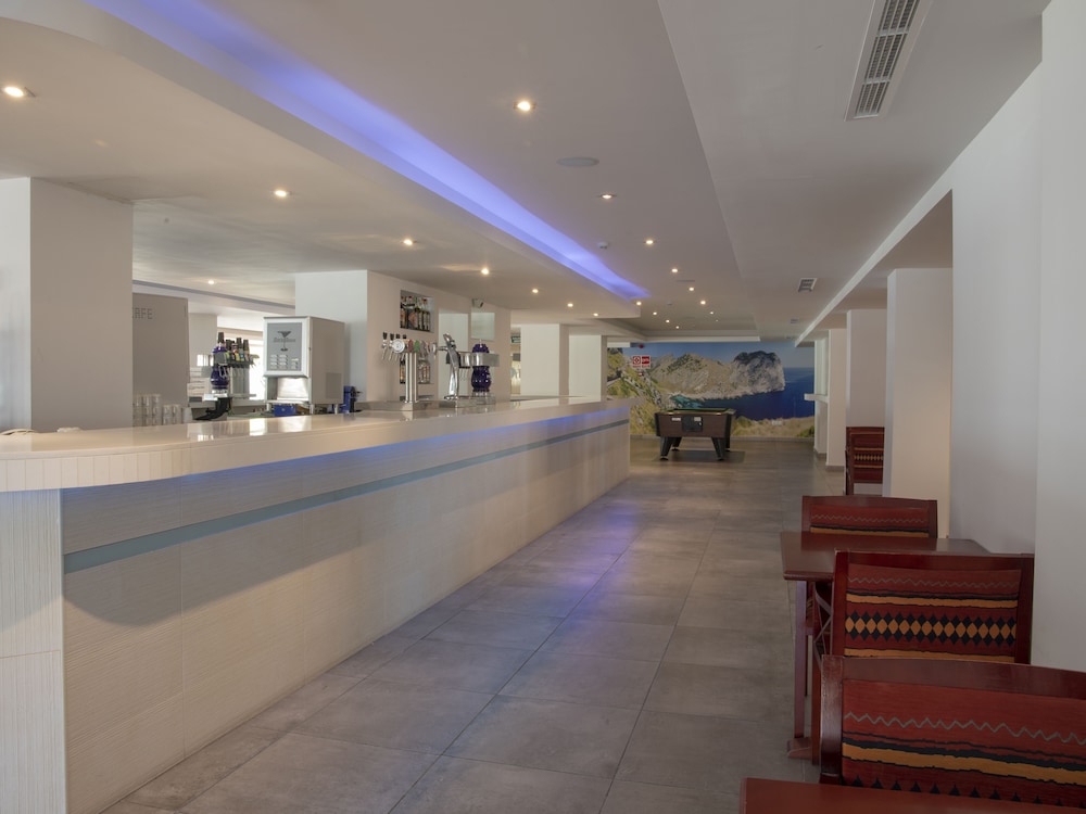 Ona Luna Park — Restaurant & bars in Cala Blava, Balearic Islands