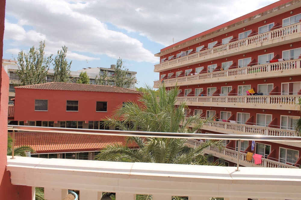 Ona Luna Park — Hotel building in Cala Blava, Balearic Islands