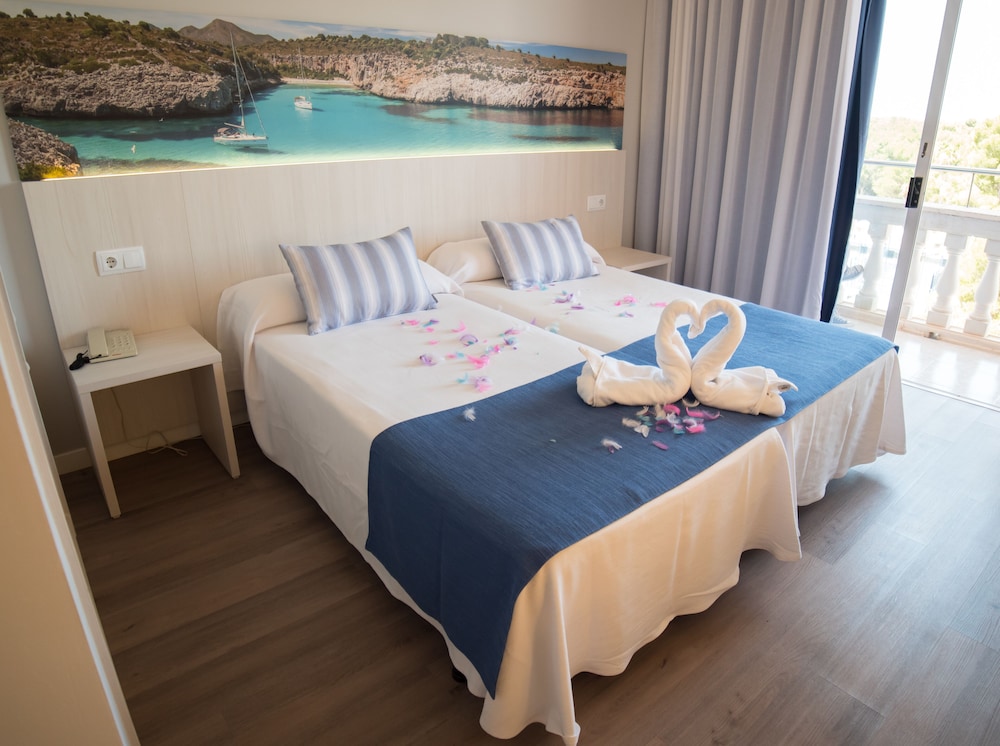 Ona Luna Park — Hotel rooms in Cala Blava, Balearic Islands