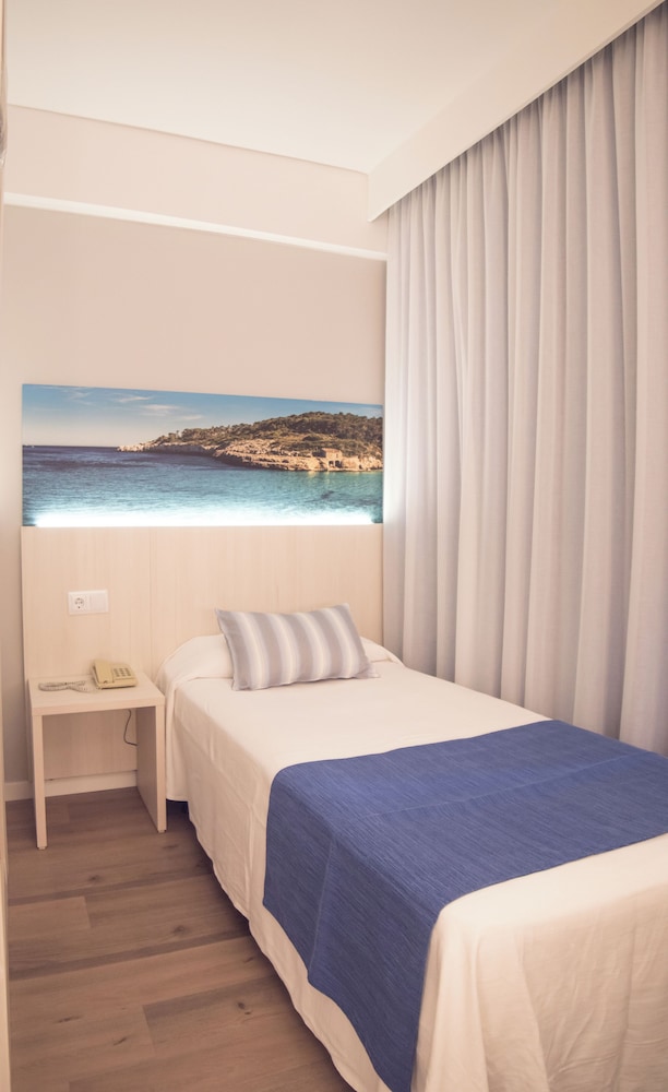 Ona Luna Park — Hotel rooms in Cala Blava, Balearic Islands