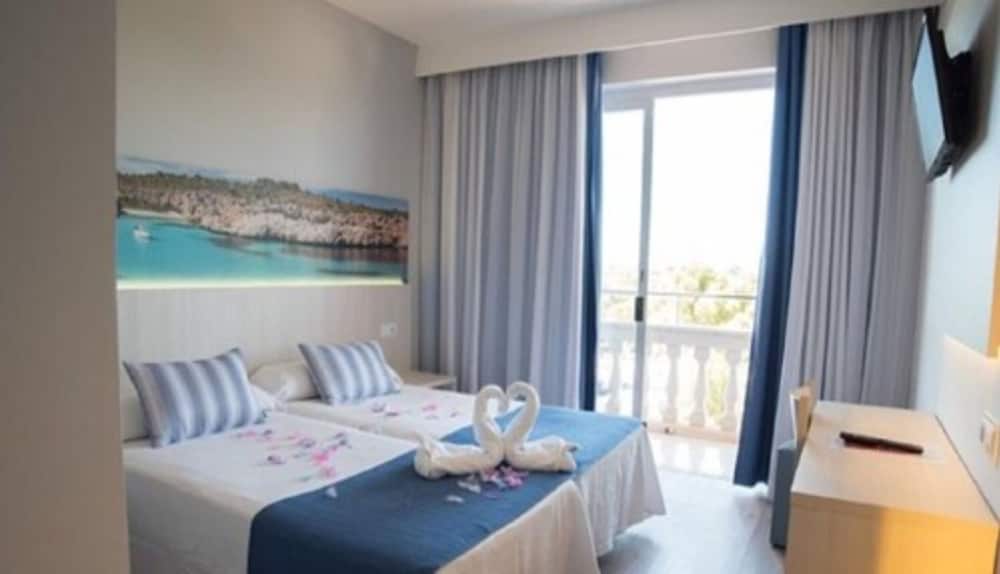 Ona Luna Park — Hotel rooms in Cala Blava, Balearic Islands
