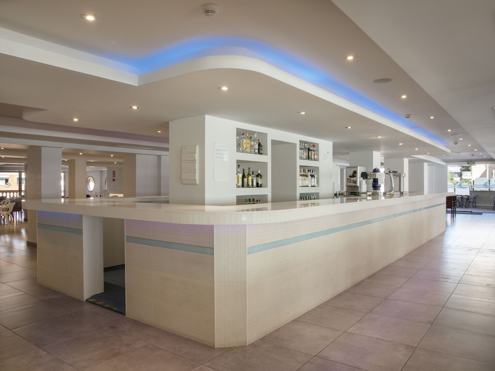 Ona Luna Park — Restaurant & bars in Cala Blava, Balearic Islands