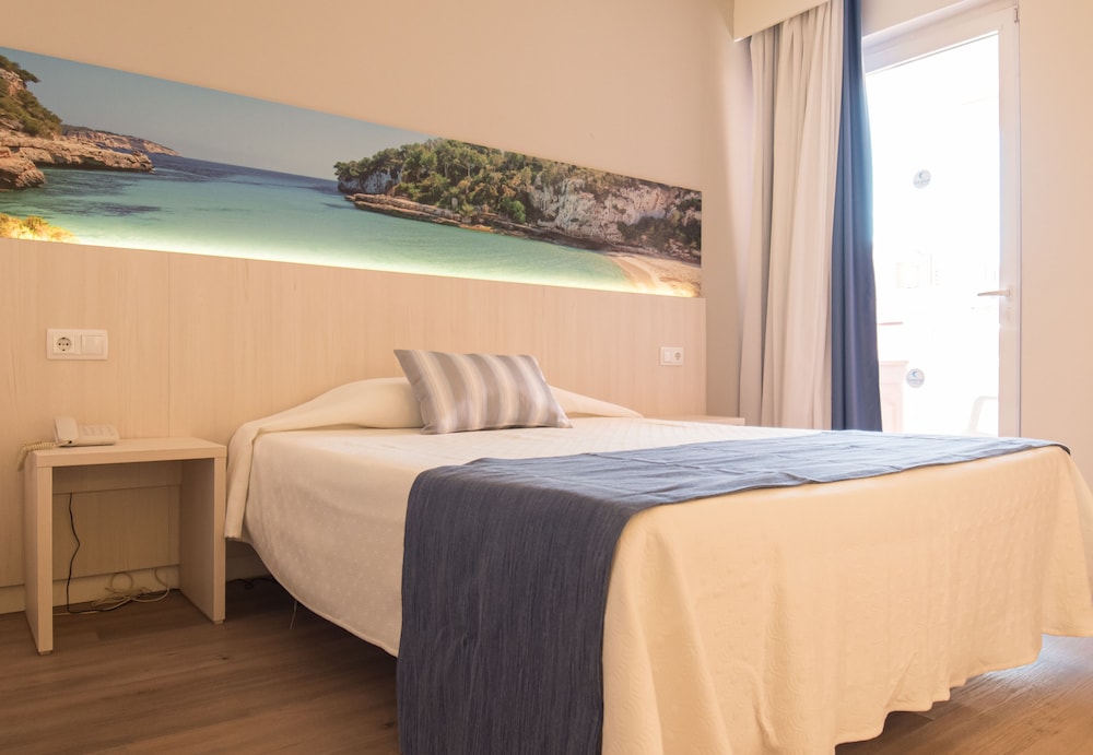 Ona Luna Park — Hotel rooms in Cala Blava, Balearic Islands