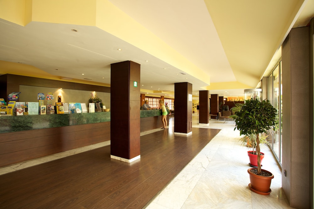 Ona Luna Park — Hotel building in Cala Blava, Balearic Islands