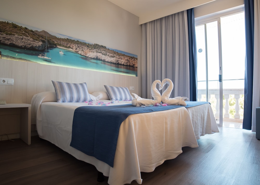 Ona Luna Park — Hotel rooms in Cala Blava, Balearic Islands