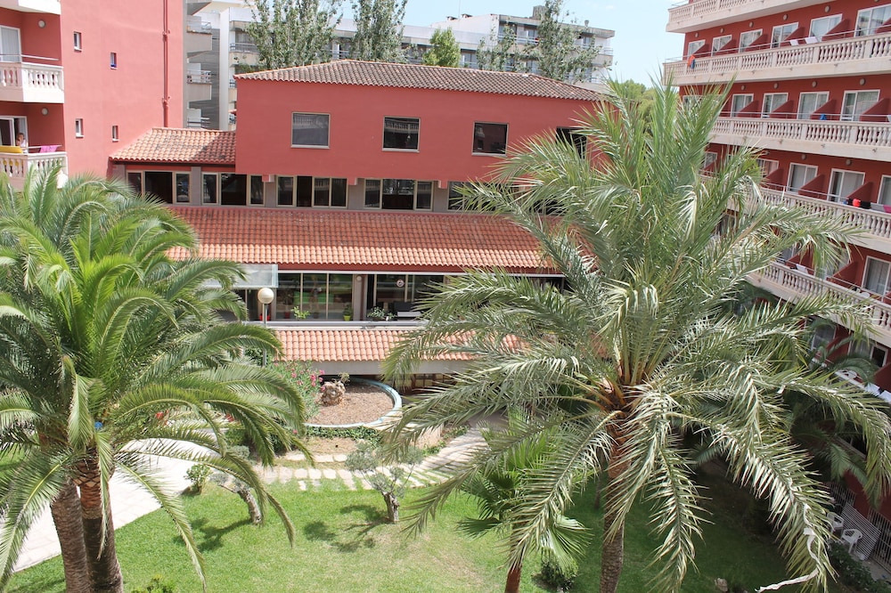 Ona Luna Park — Hotel building in Cala Blava, Balearic Islands