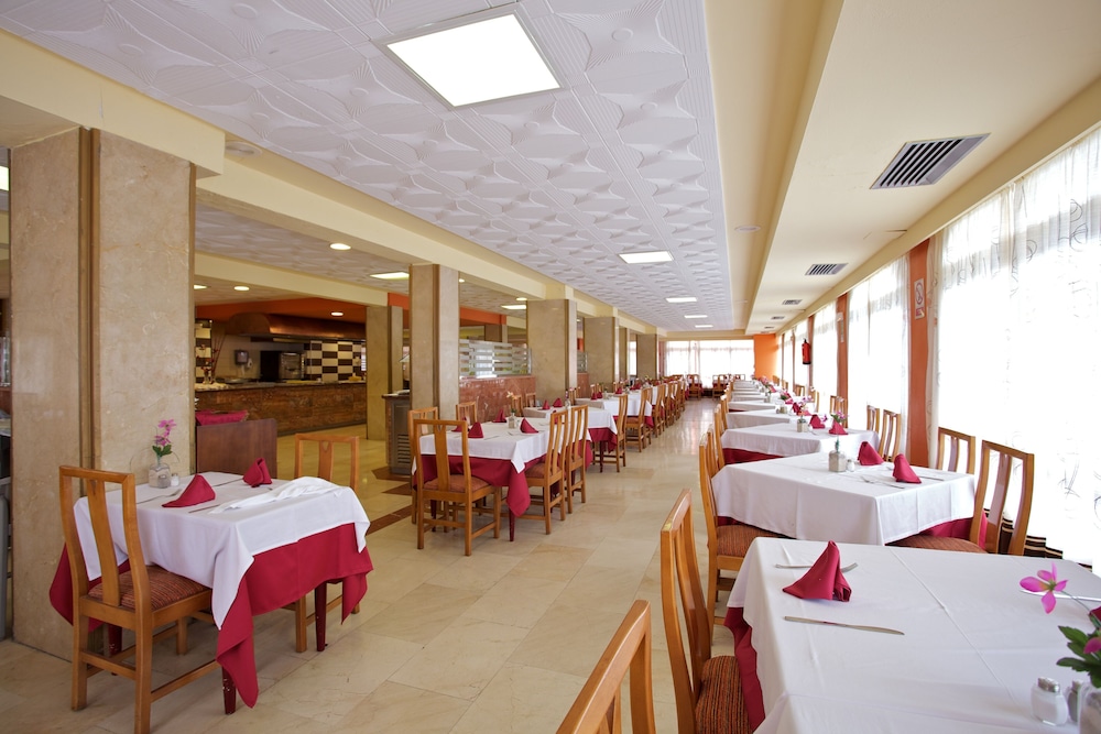 Ona Luna Park — Restaurant & bars in Cala Blava, Balearic Islands