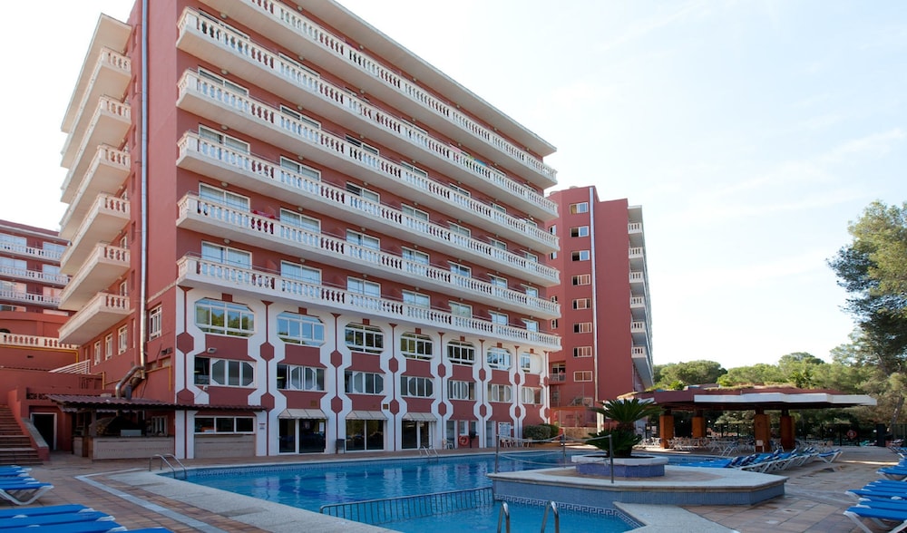 Ona Luna Park — Hotel building in Cala Blava, Balearic Islands