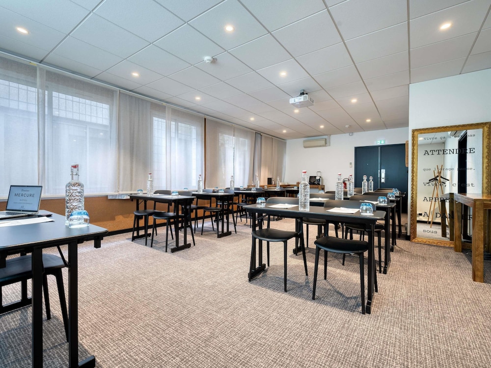 Hôtel Mercure Paris 15 Porte de Versailles — Hotel building in Paris, Ile-de-France