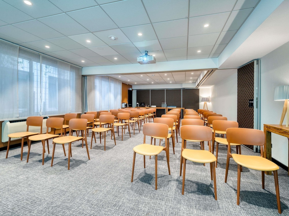 Hôtel Mercure Paris 15 Porte de Versailles — Hotel building in Paris, Ile-de-France