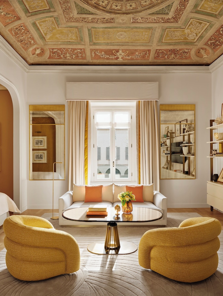 Four Seasons Hotel Milano — Hotel rooms in Milan, Lombardy