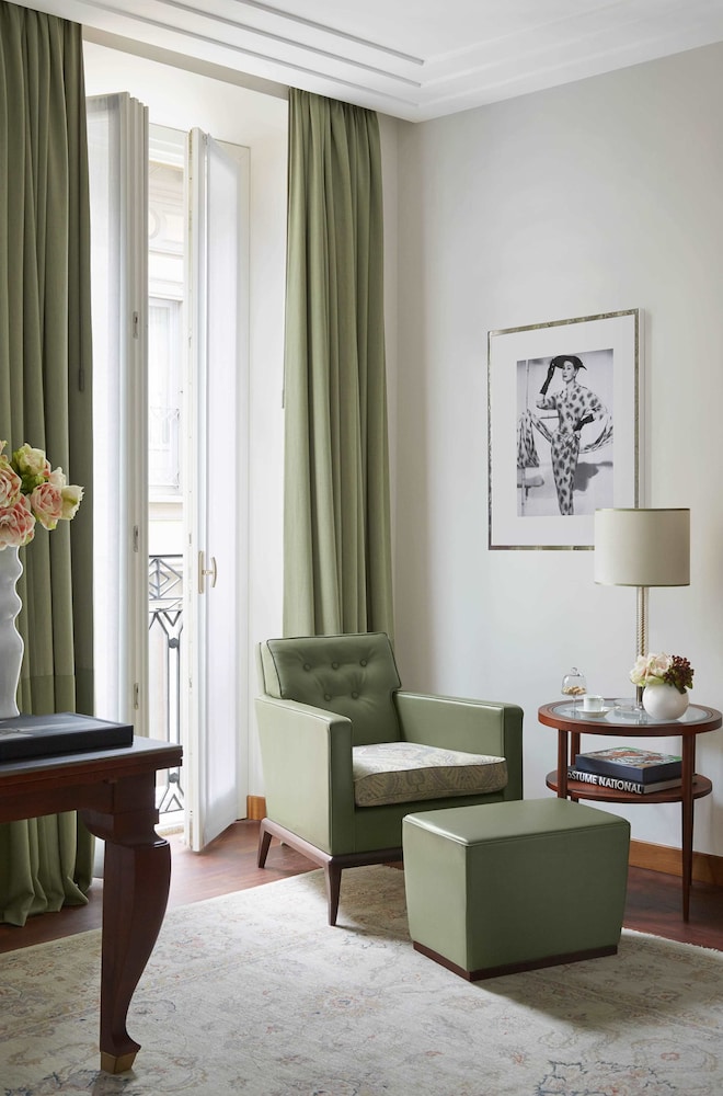 Four Seasons Hotel Milano — Hotel rooms in Milan, Lombardy