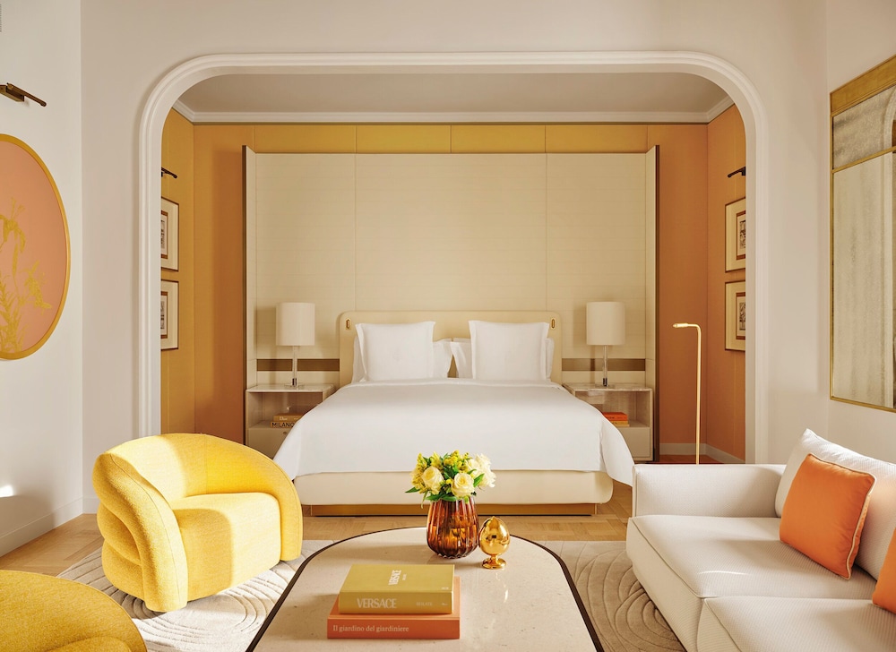 Four Seasons Hotel Milano — Hotel rooms in Milan, Lombardy
