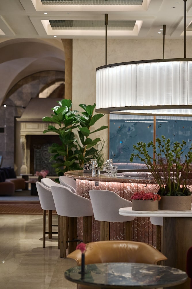 Four Seasons Hotel Milano — Restaurant & bars in Milan, Lombardy