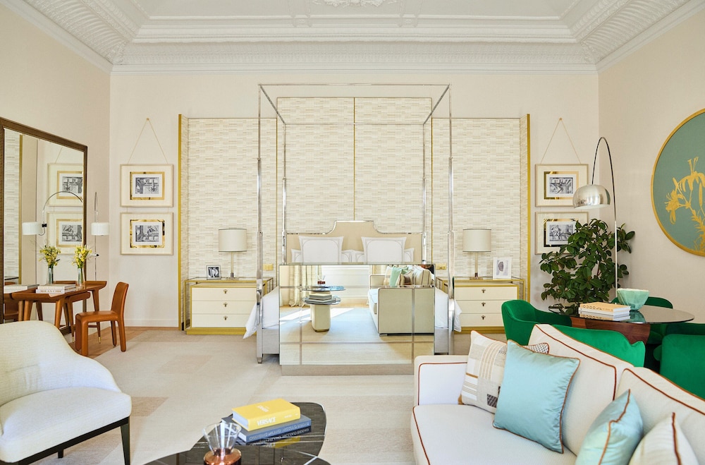 Four Seasons Hotel Milano — Hotel rooms in Milan, Lombardy