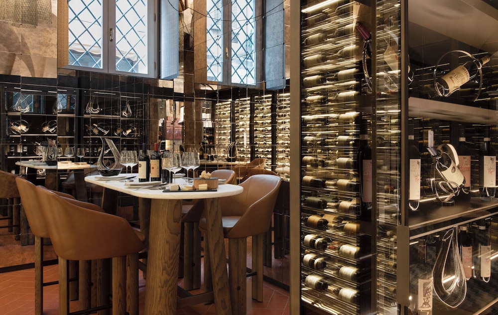 Four Seasons Hotel Milano — Restaurant & bars in Milan, Lombardy
