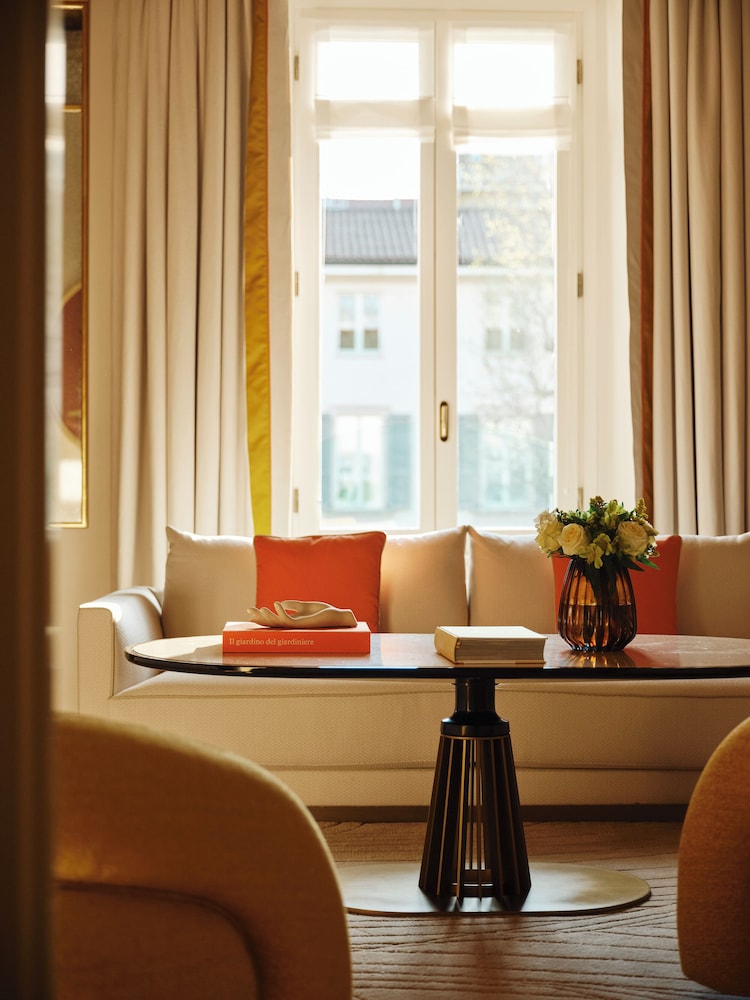Four Seasons Hotel Milano — Hotel rooms in Milan, Lombardy