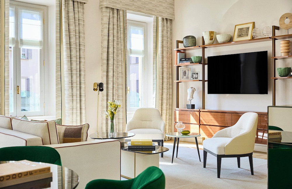 Four Seasons Hotel Milano — Hotel rooms in Milan, Lombardy