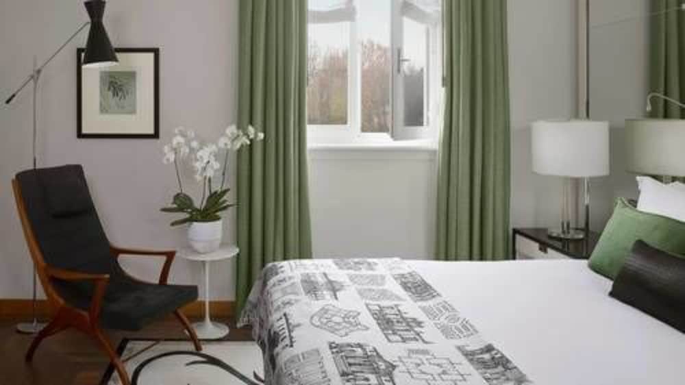Four Seasons Hotel Milano — Hotel rooms in Milan, Lombardy