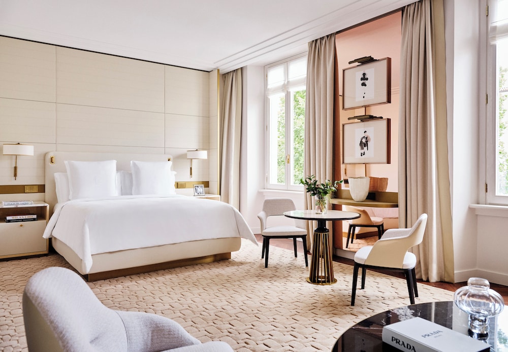 Four Seasons Hotel Milano — Hotel rooms in Milan, Lombardy